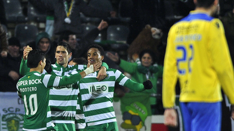 Sporting dá a volta em Arouca e pressiona FC Porto