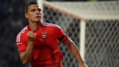 Lima marca e Benfica já vence