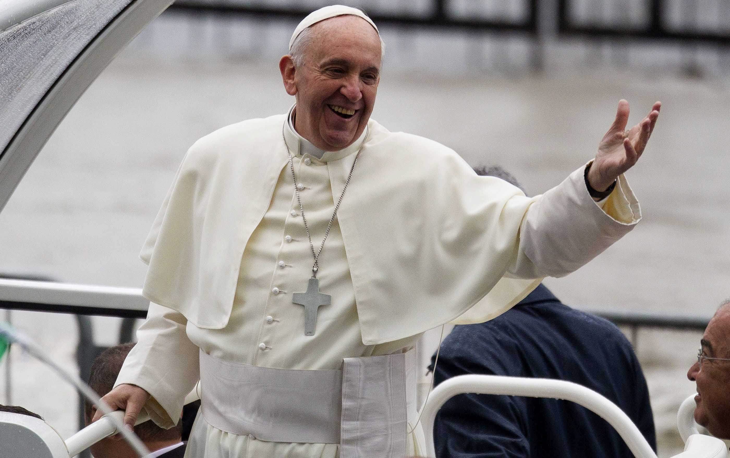 Papa Francisco continua a melhorar de forma "gradual e ligeira"