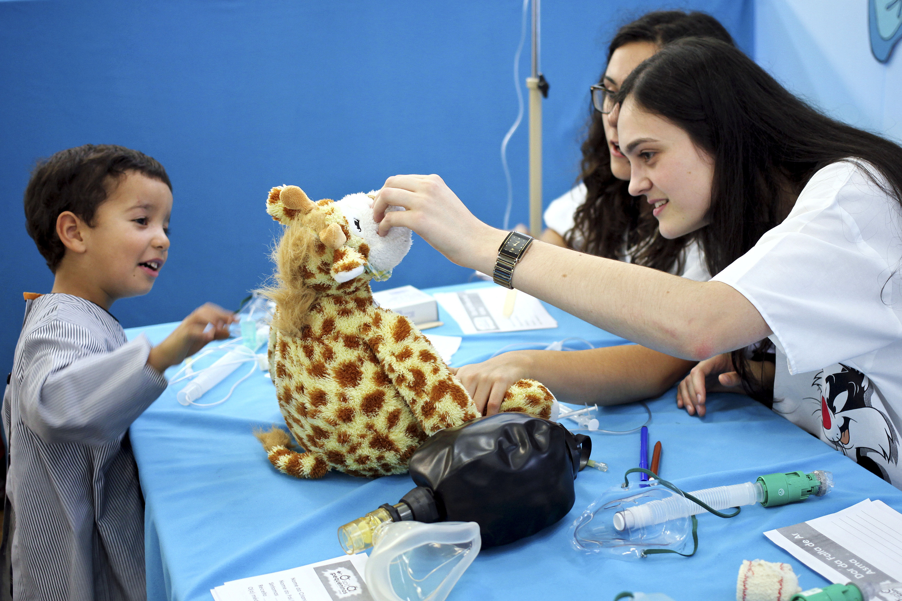 Um boneco com um "dói-dói" e um hospital para o tratar. Hospital dos Pequeninos regressa a Setúbal