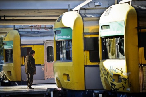 Comboios atrasados na Linha de Cascais devido a passageiro com "doença súbita". Situação já está a voltar ao normal