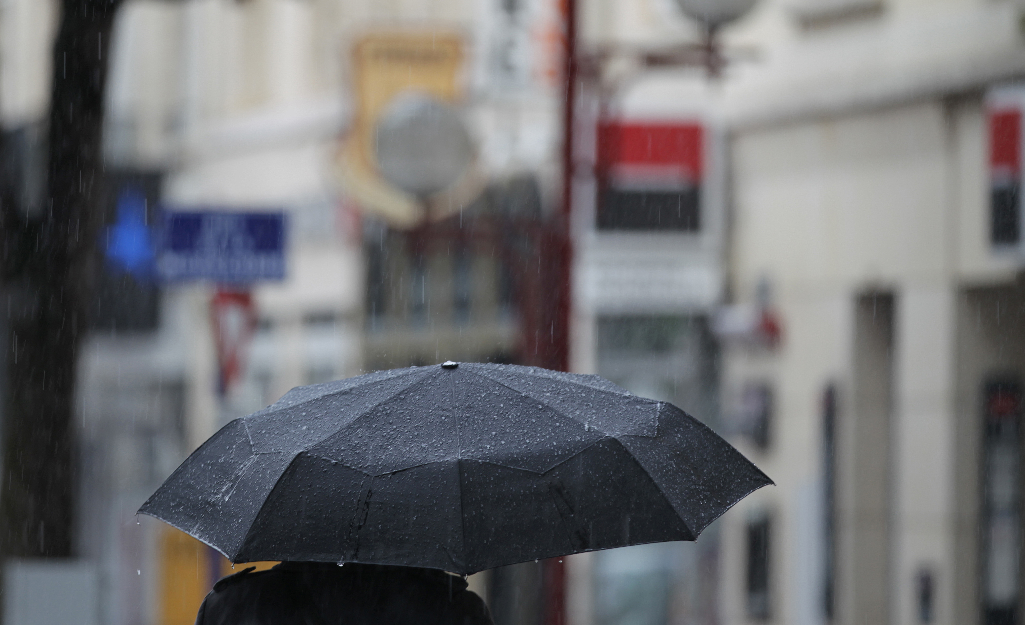 Chove, mas sobe a temperatura mínima em todo o país. Saiba o tempo para hoje